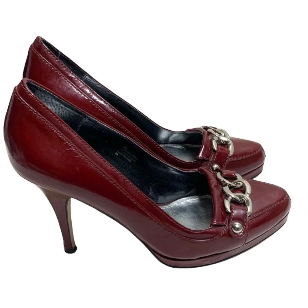 WHBM WINE CHAIN ACCENT LOAFER HEELS